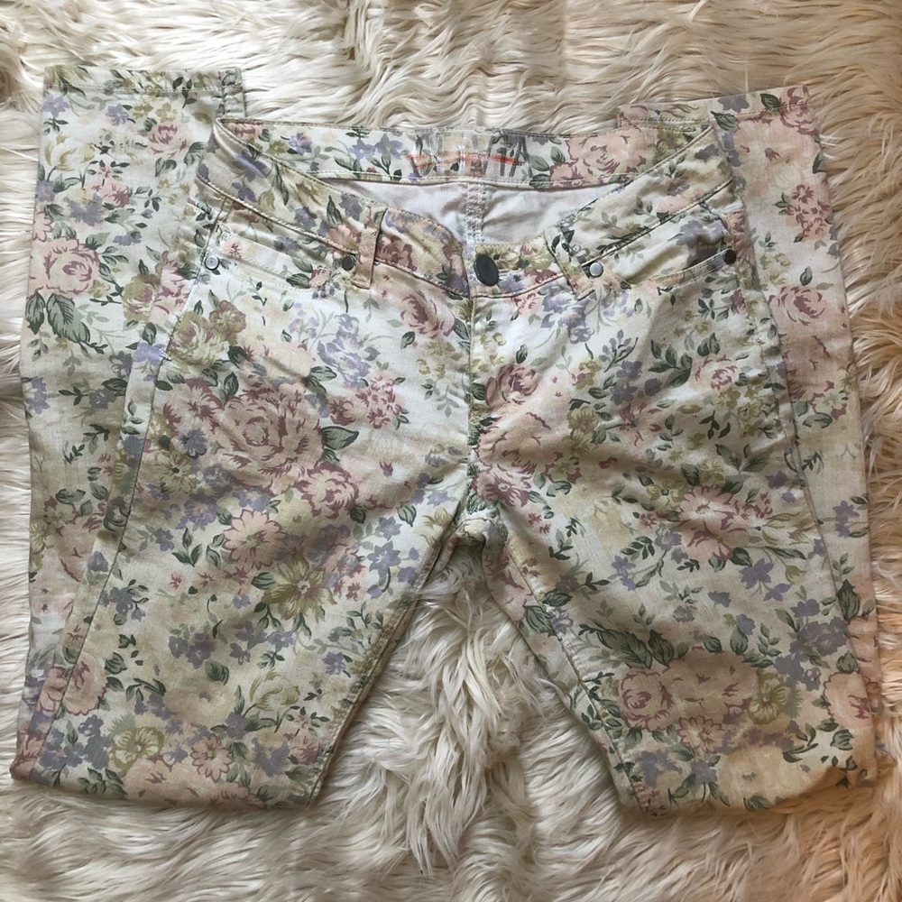 Delia’s Floral Skinny Jeans Sz 5